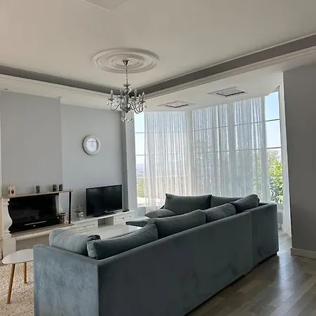 别墅 Hilltop 地拉那